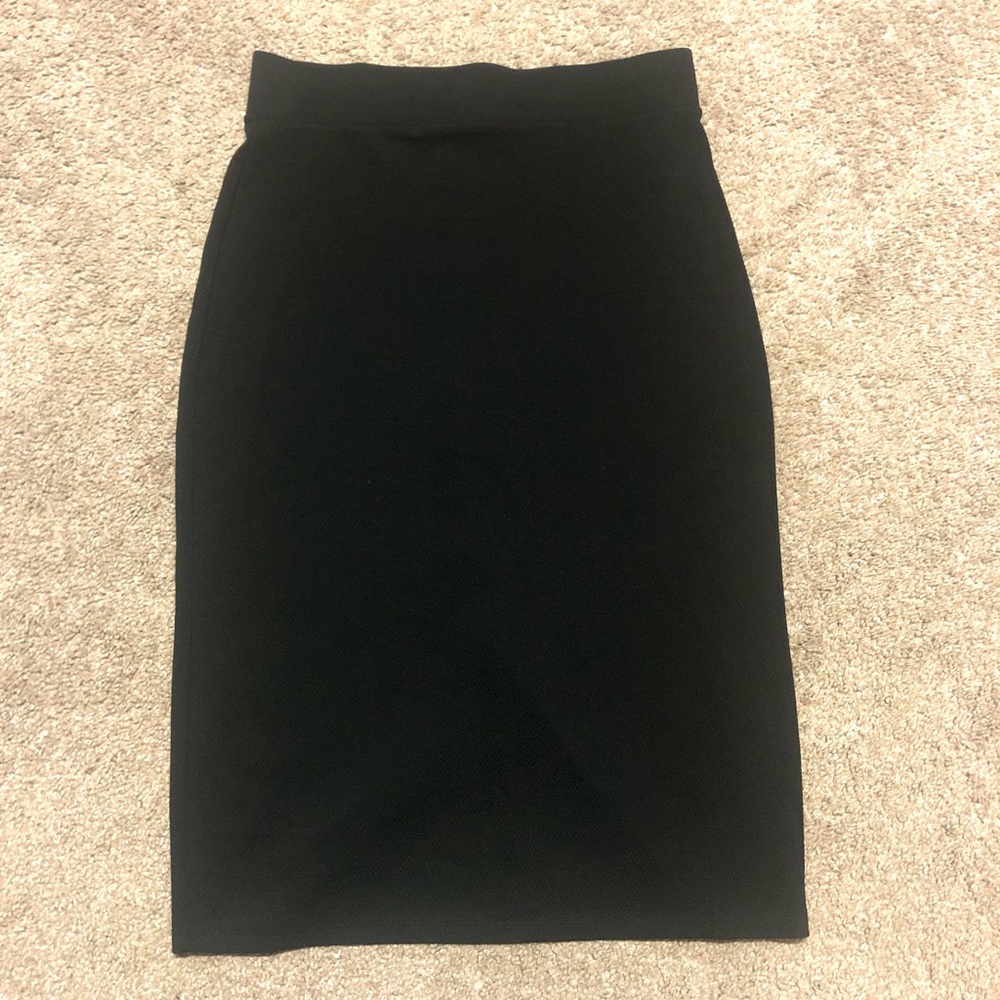 Kathy brand straight pencil skirt w/back slit - L